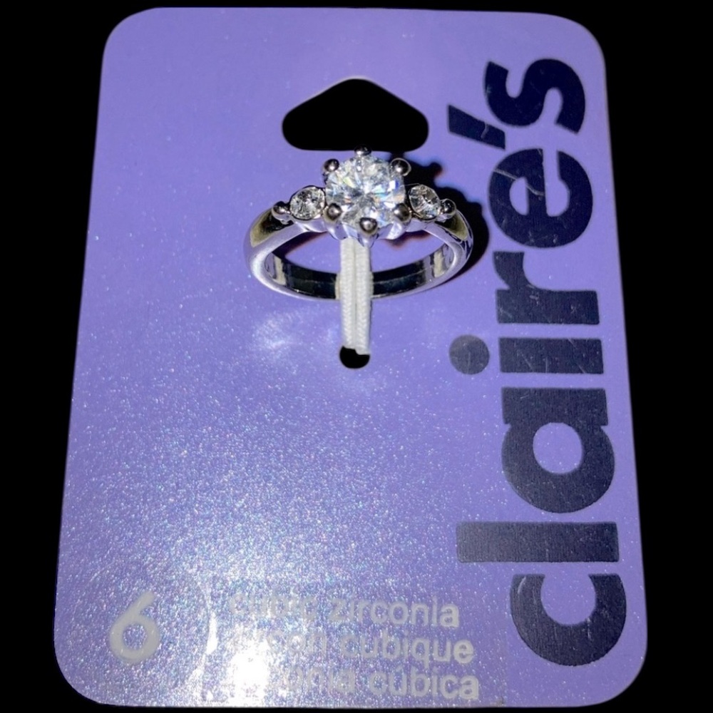 🆕 Claire’s CZ Ring Size 6 Stunning Engagement Never Worn